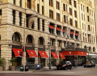 Pfister Hotel, Milwaukee